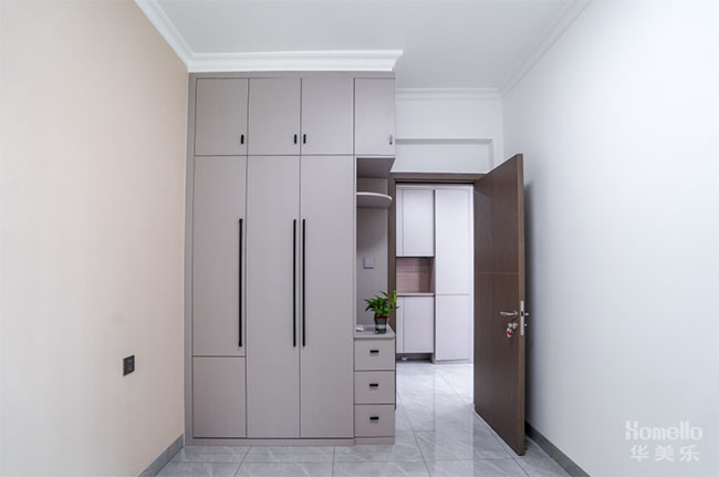 132㎡簡(jiǎn)約四居，客餐廳對(duì)稱(chēng)式設(shè)計(jì)，動(dòng)線自由寬闊，真的很舒適